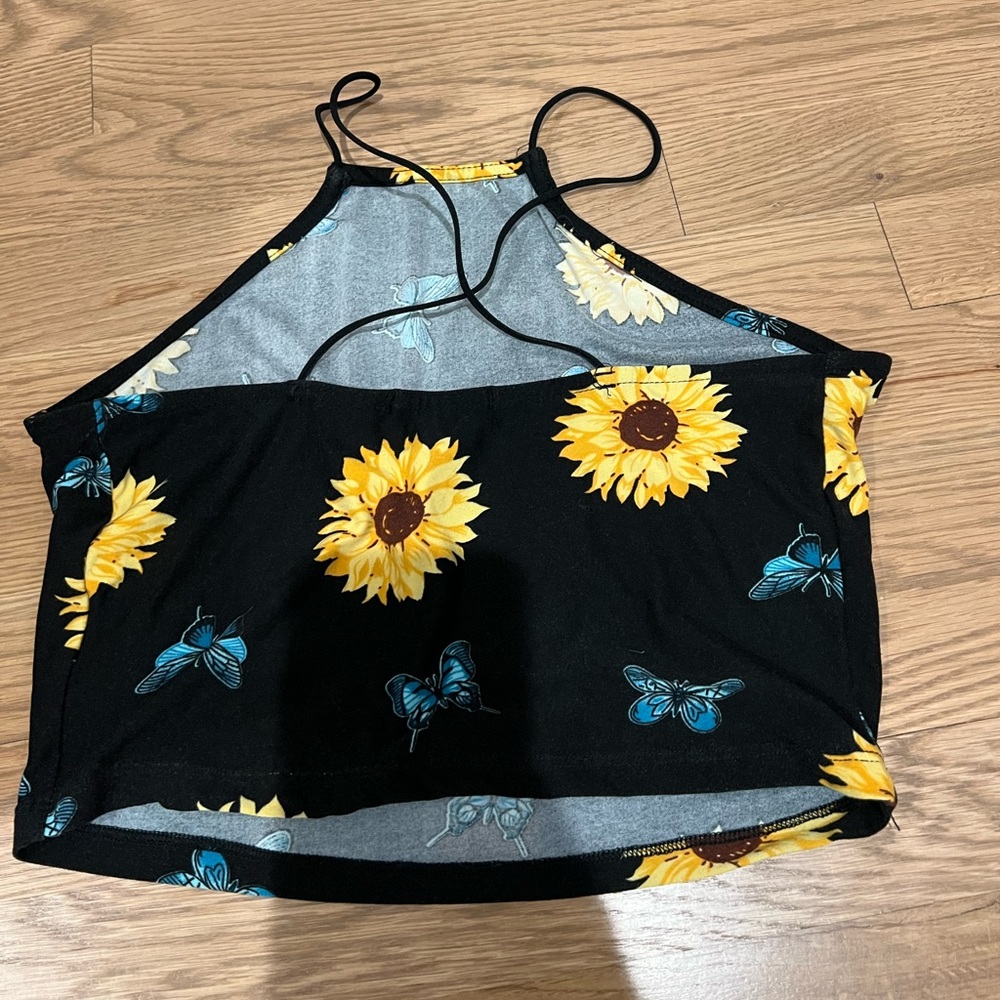 Super Soft Crop Top! Only Worn Once - image 2